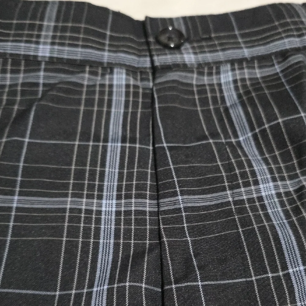 SHARK GREG NORMAN‎ Black Plaid Shorts. SIZE 38.
